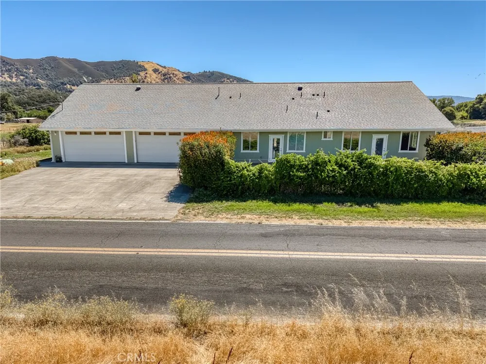 2260 Lakeshore Upper Lake, CA 95485