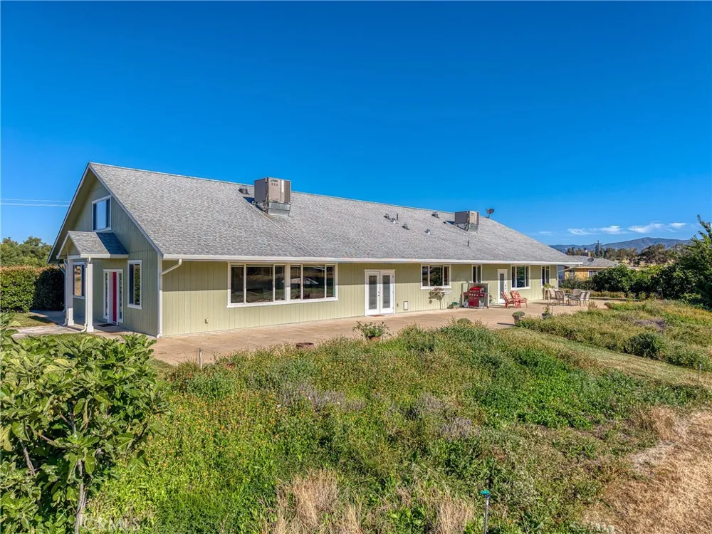2260 Lakeshore Upper Lake, CA 95485