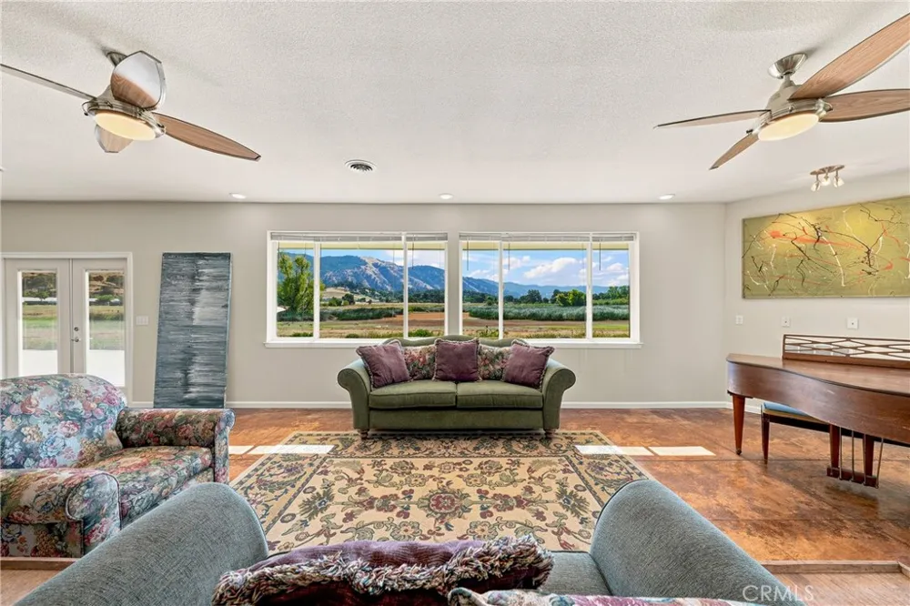 2260 Lakeshore Upper Lake, CA 95485