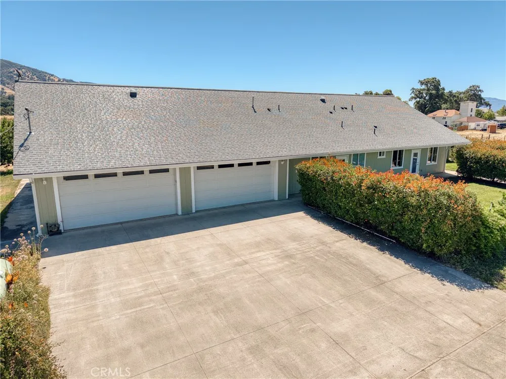 2260 Lakeshore Upper Lake, CA 95485