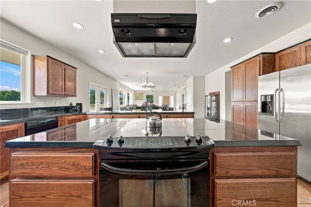 2260 Lakeshore Upper Lake, CA 95485