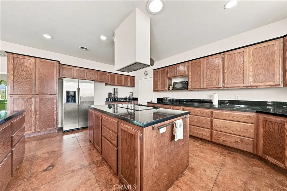 2260 Lakeshore Upper Lake, CA 95485