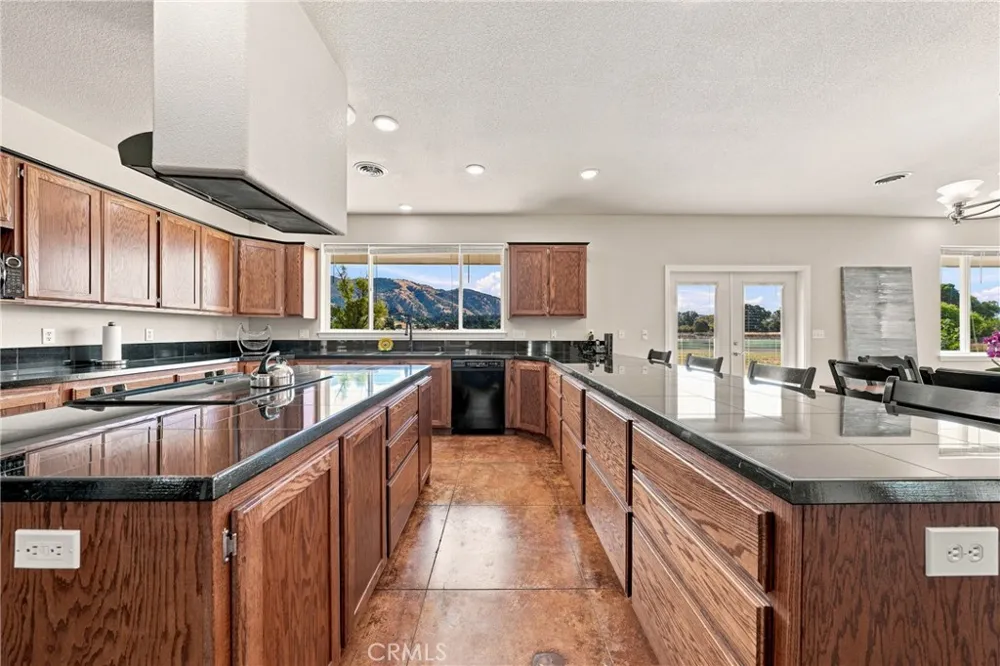 2260 Lakeshore Upper Lake, CA 95485