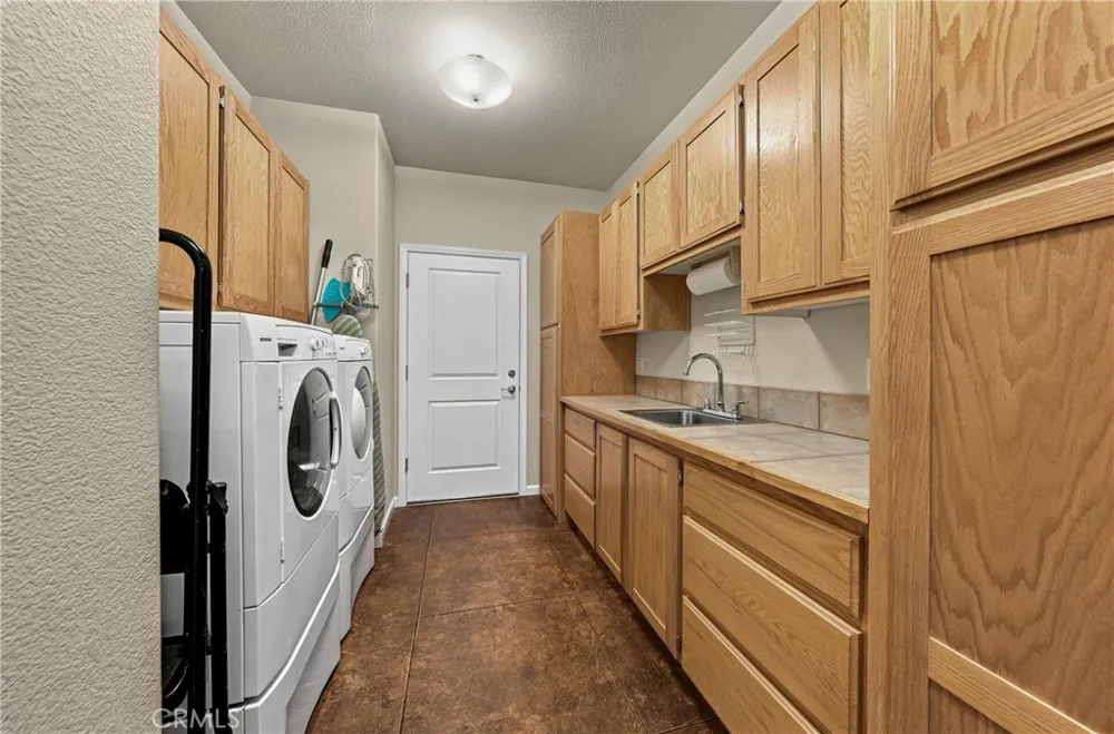 2260 Lakeshore Upper Lake, CA 95485