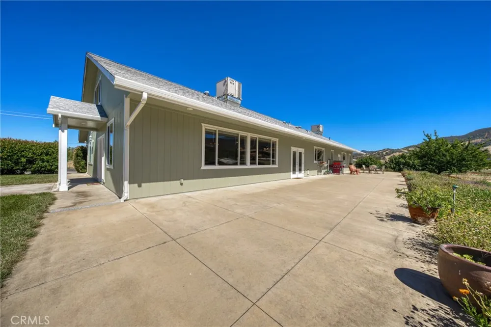 2260 Lakeshore Upper Lake, CA 95485