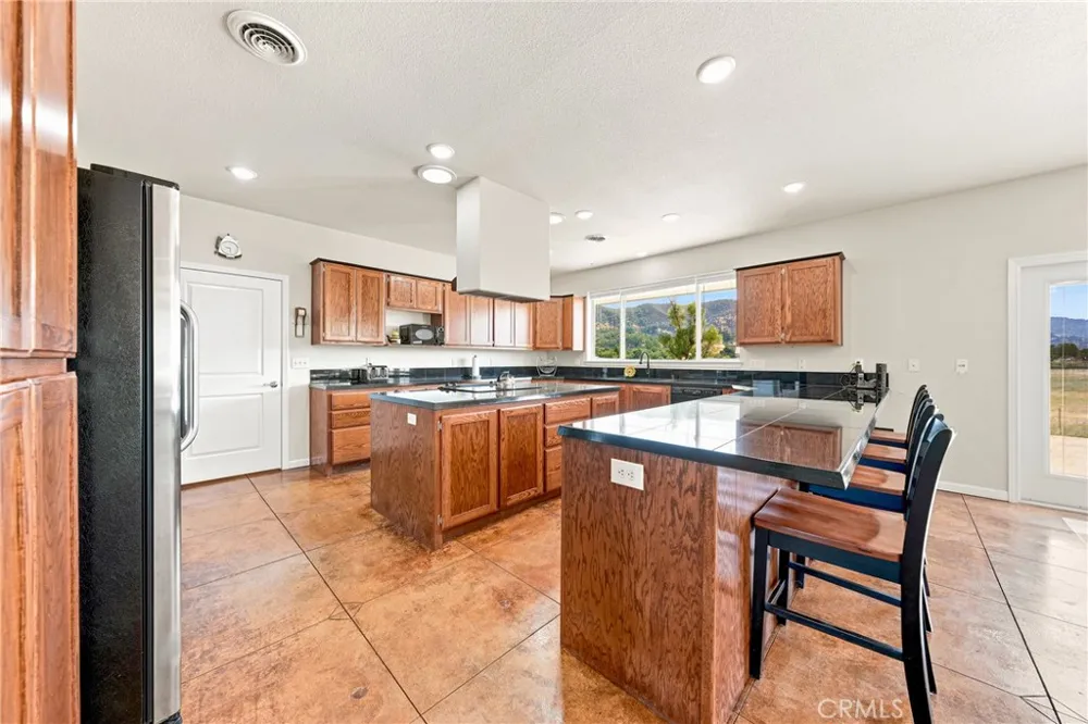 2260 Lakeshore Upper Lake, CA 95485