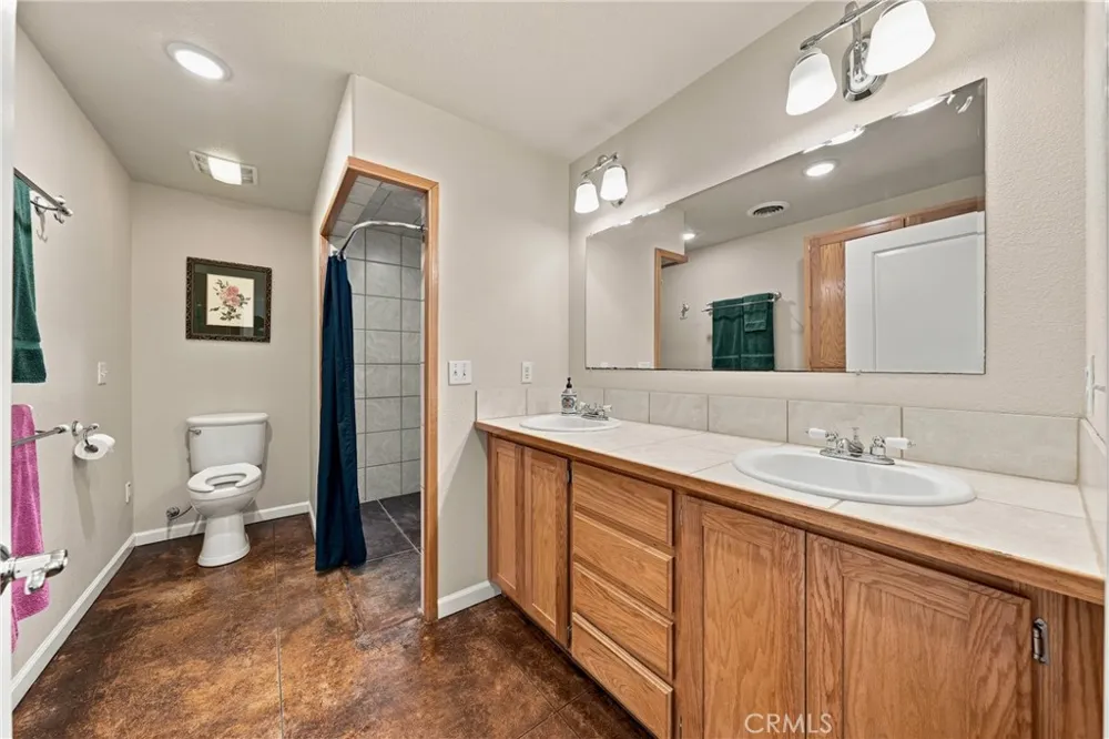 2260 Lakeshore Upper Lake, CA 95485