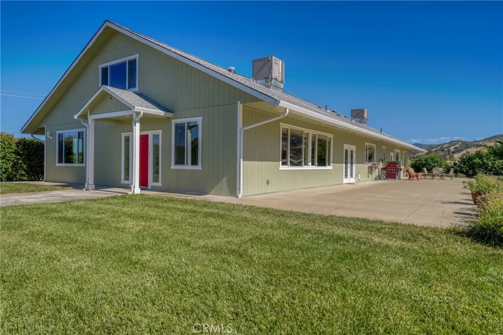 2260 Lakeshore Upper Lake, CA 95485