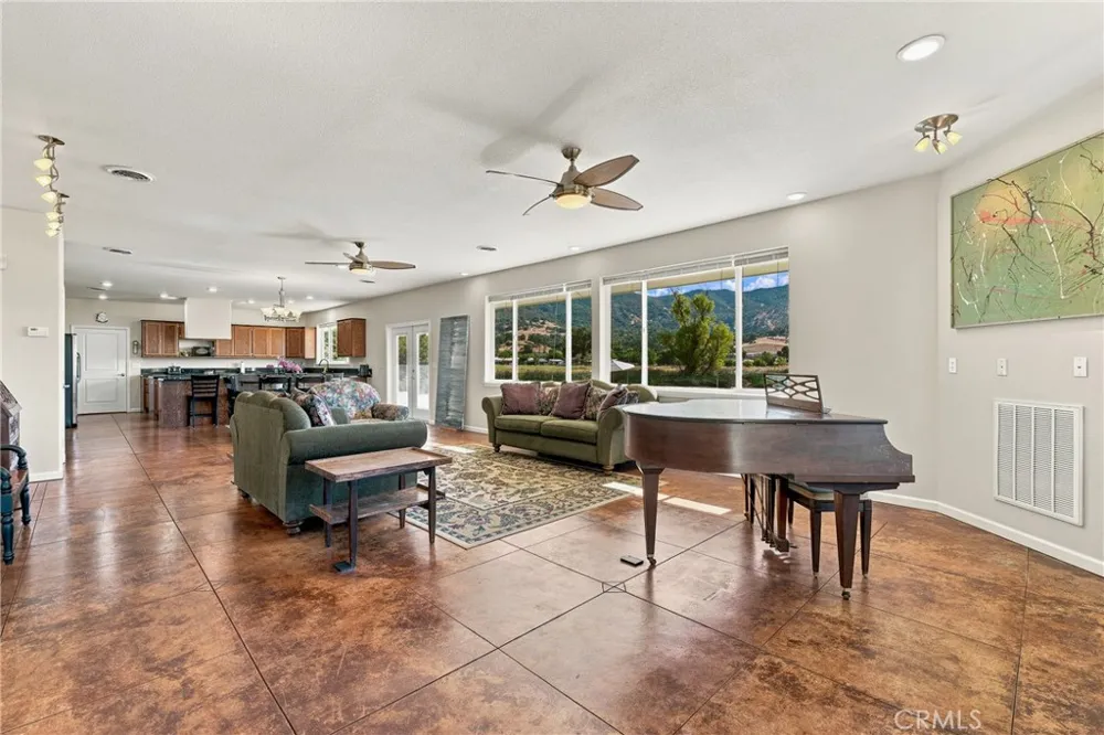 2260 Lakeshore Upper Lake, CA 95485