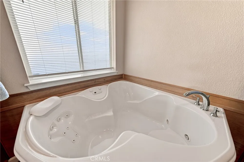 2260 Lakeshore Upper Lake, CA 95485