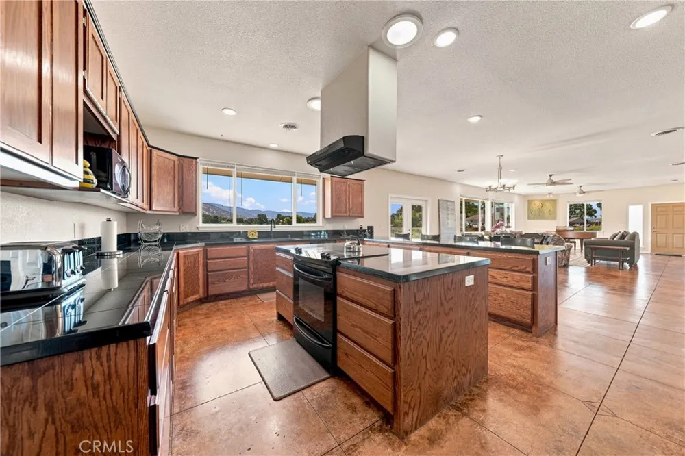 2260 Lakeshore Upper Lake, CA 95485