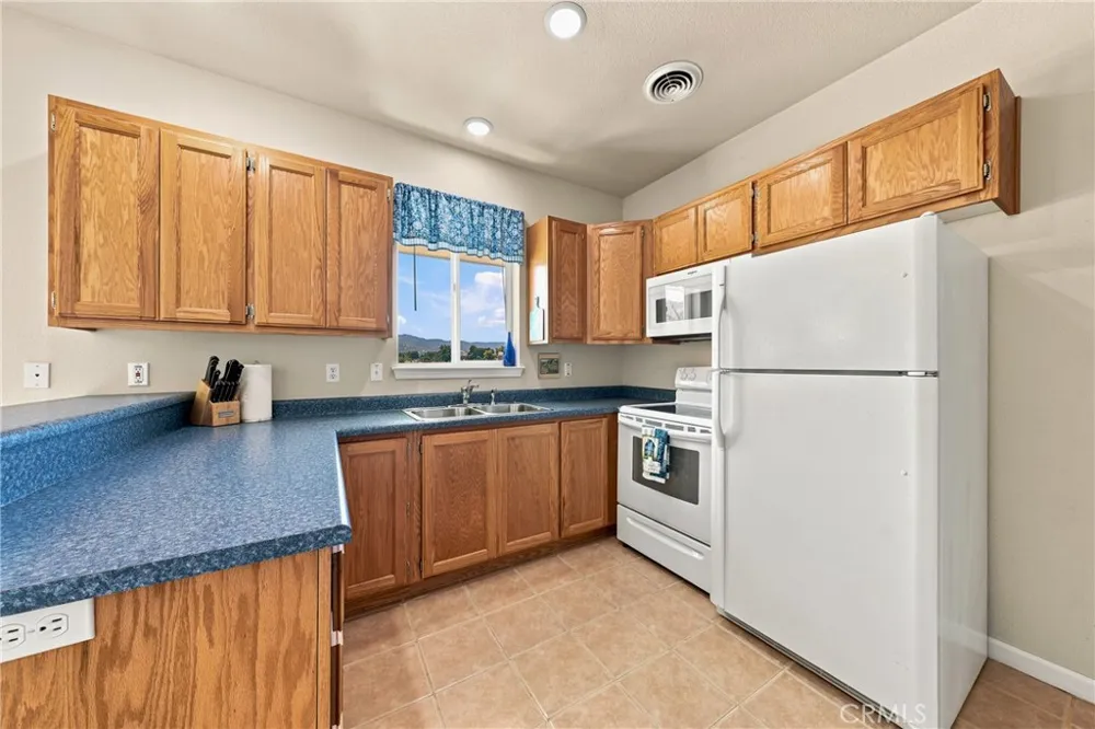 2260 Lakeshore Upper Lake, CA 95485