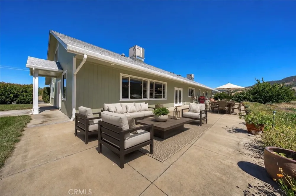 2260 Lakeshore Upper Lake, CA 95485