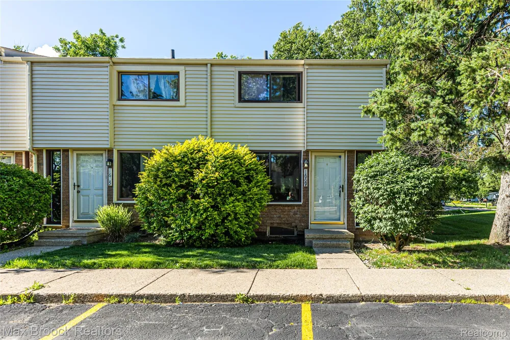 1669 Wimbledon Drive Walled Lake City, MI 48390