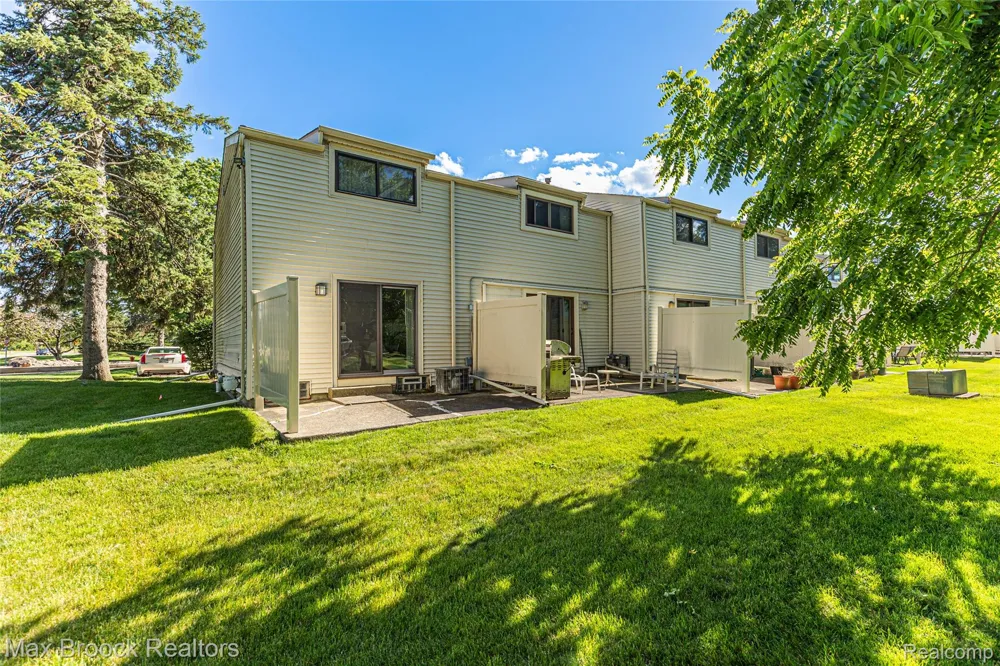 1669 Wimbledon Drive Walled Lake City, MI 48390