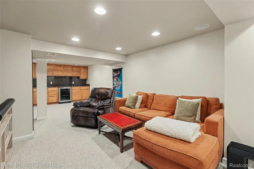 1669 Wimbledon Drive Walled Lake City, MI 48390