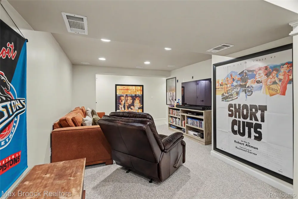 1669 Wimbledon Drive Walled Lake City, MI 48390