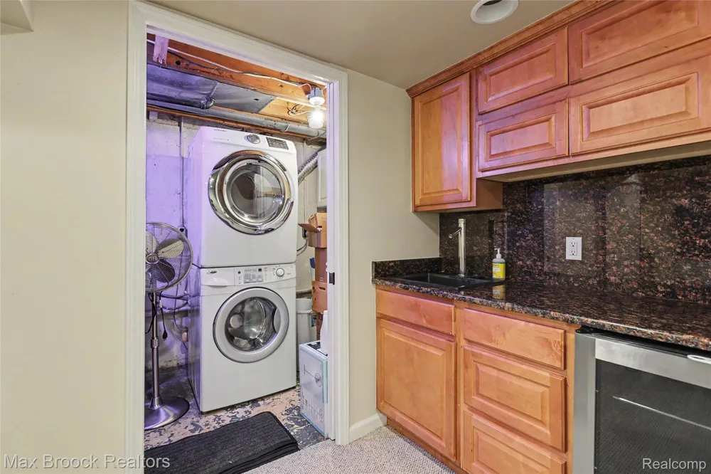 1669 Wimbledon Drive Walled Lake City, MI 48390