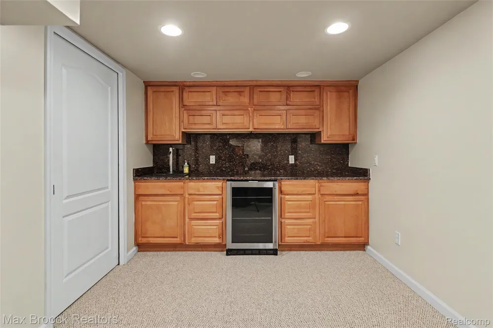 1669 Wimbledon Drive Walled Lake City, MI 48390