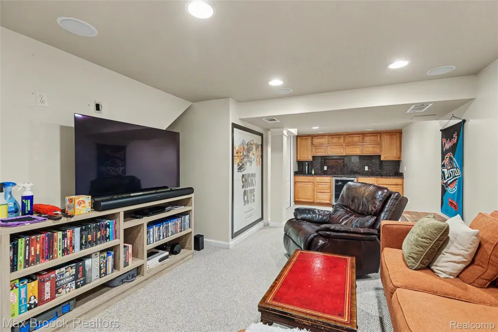 1669 Wimbledon Drive Walled Lake City, MI 48390