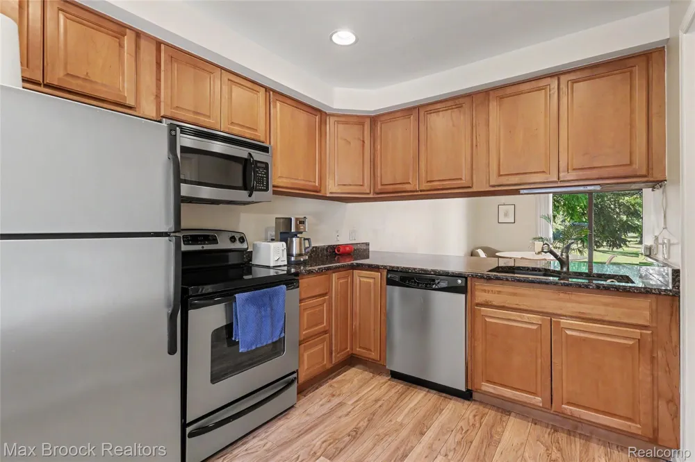 1669 Wimbledon Drive Walled Lake City, MI 48390