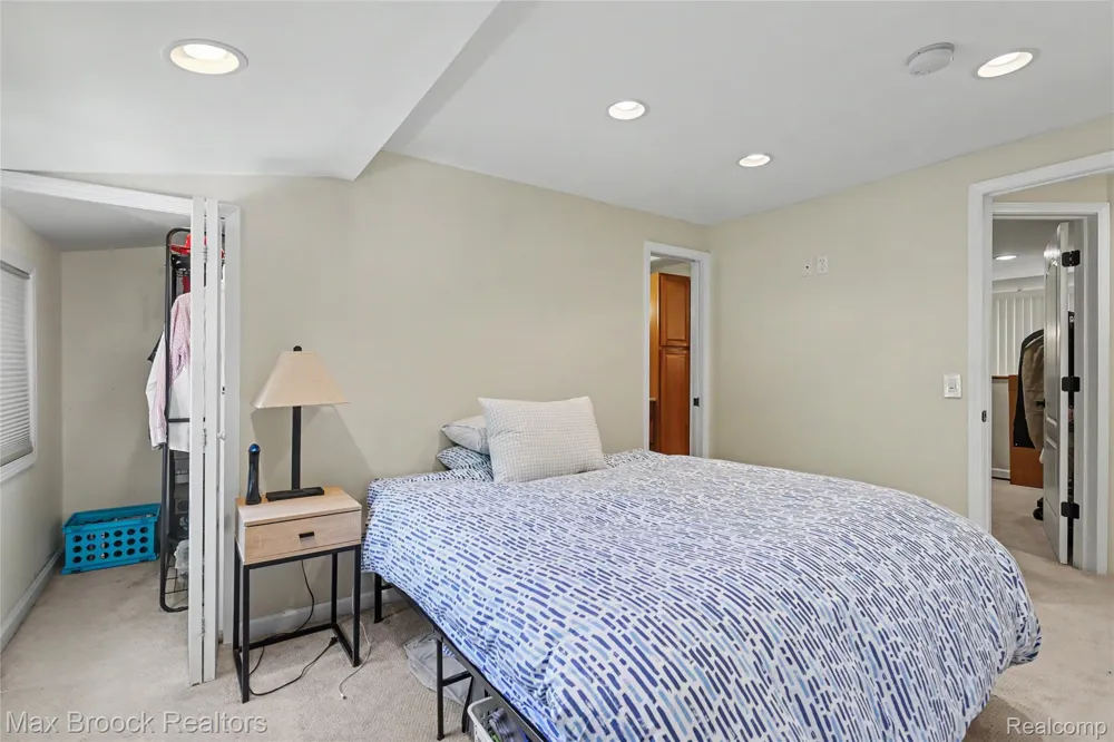 1669 Wimbledon Drive Walled Lake City, MI 48390