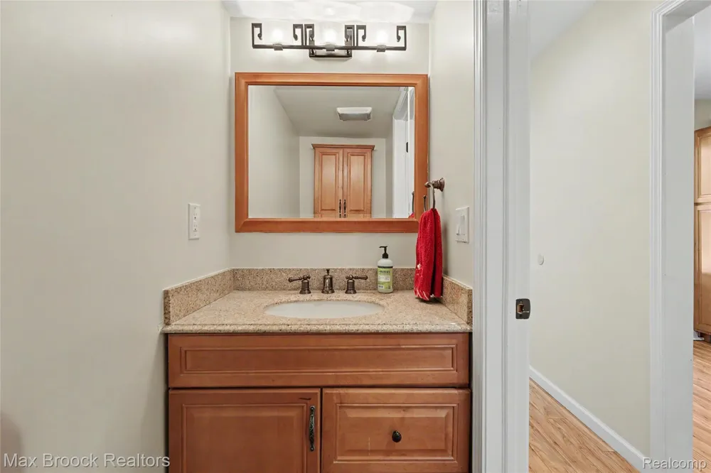 1669 Wimbledon Drive Walled Lake City, MI 48390