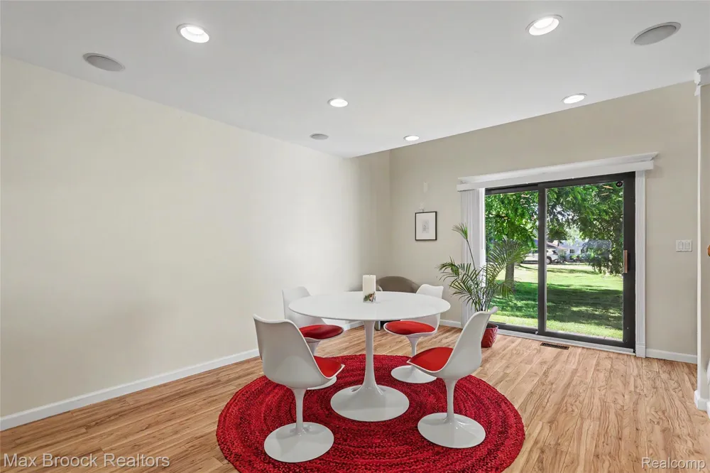 1669 Wimbledon Drive Walled Lake City, MI 48390