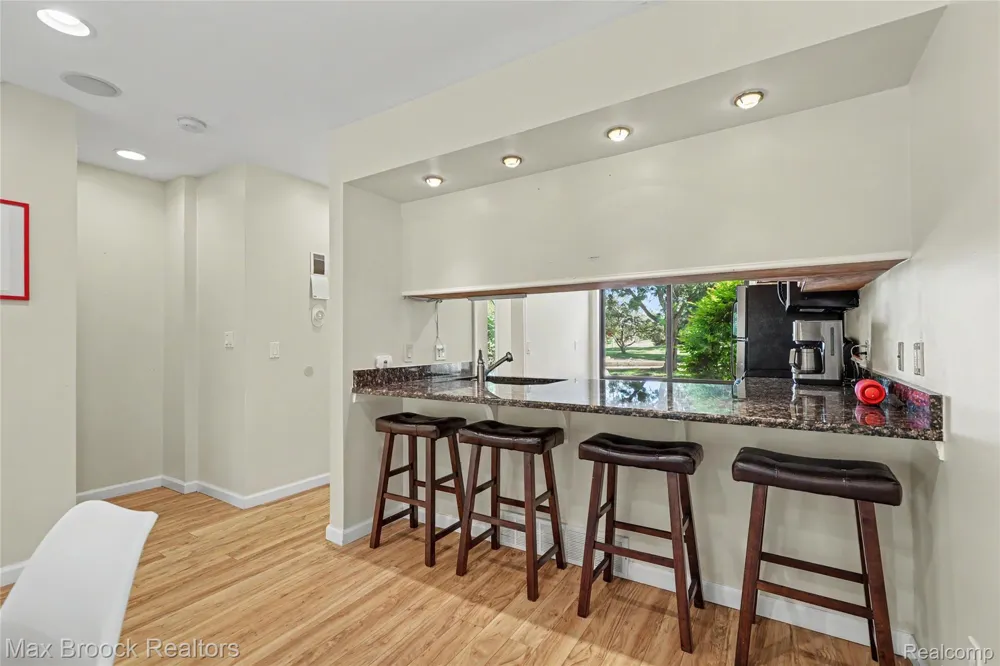 1669 Wimbledon Drive Walled Lake City, MI 48390