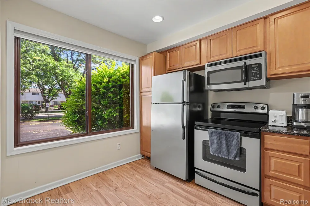 1669 Wimbledon Drive Walled Lake City, MI 48390
