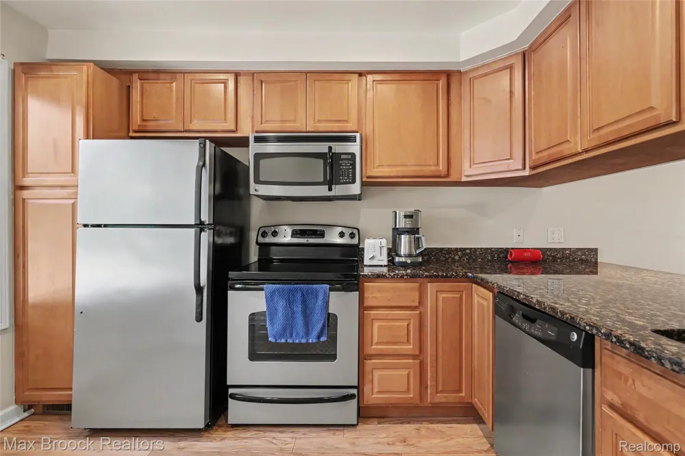 1669 Wimbledon Drive Walled Lake City, MI 48390