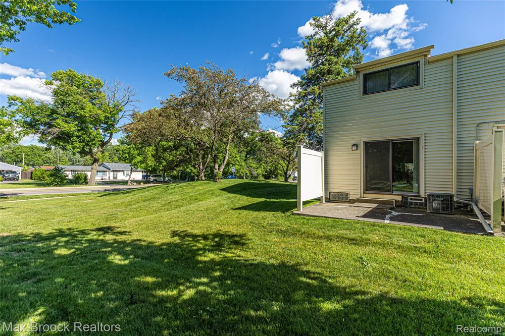 1669 Wimbledon Drive Walled Lake City, MI 48390