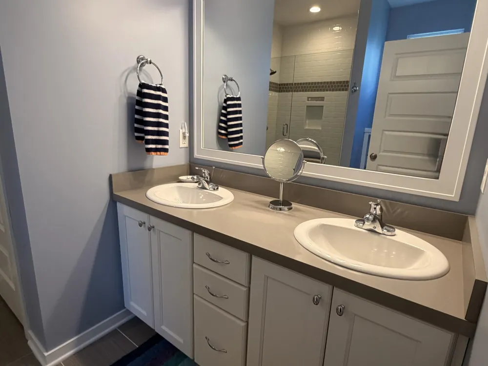 576 Brownstone Street Holland City, MI 49423