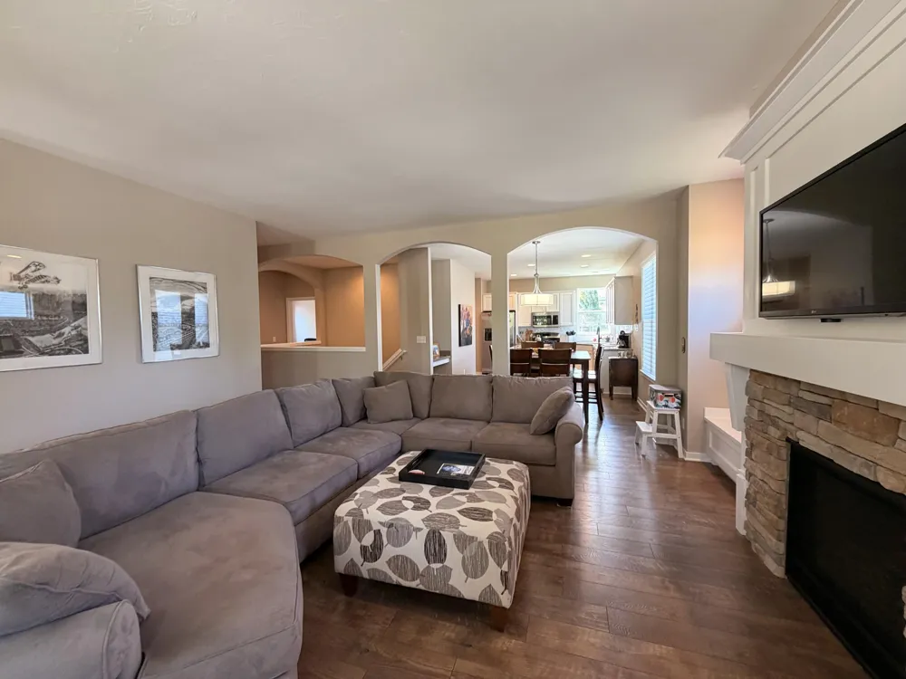 576 Brownstone Street Holland City, MI 49423