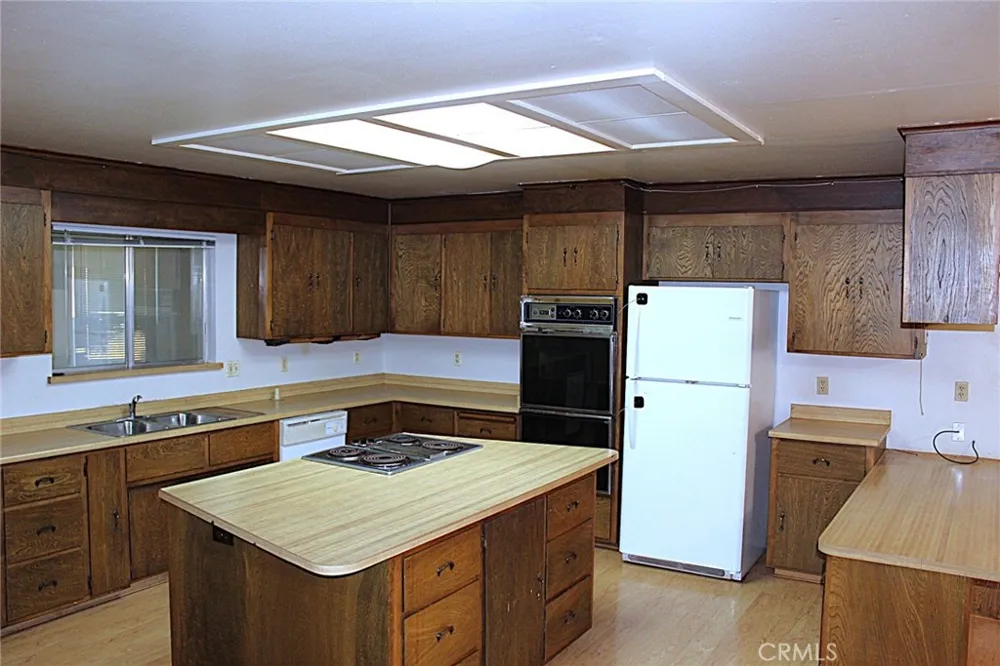 14599 Skyway Magalia, CA 95954