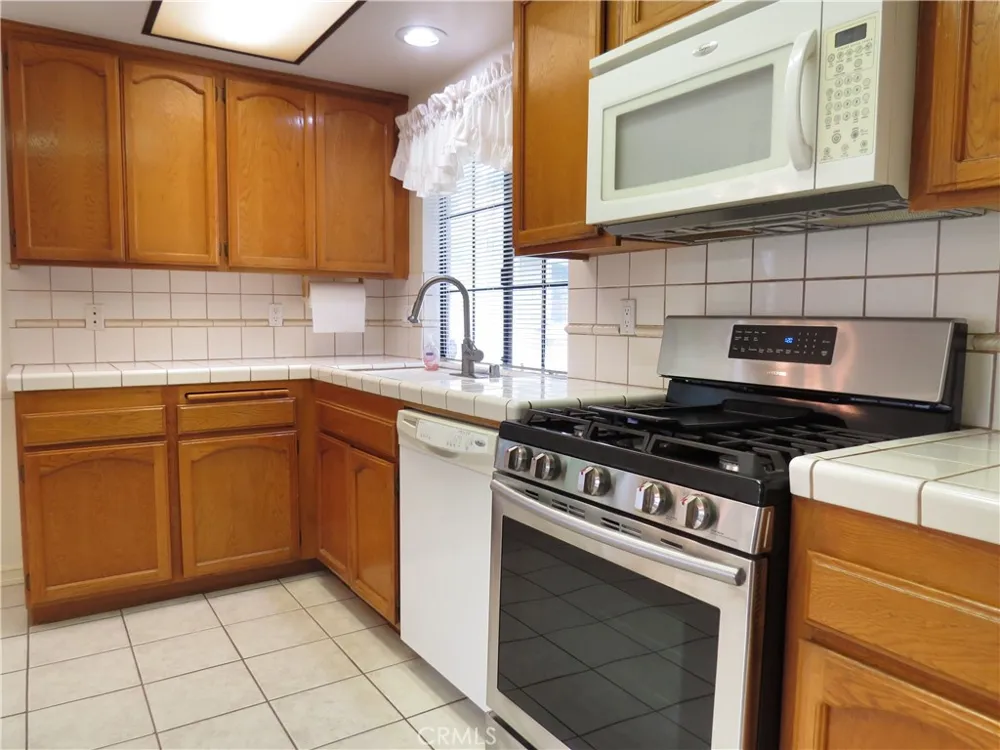 19424 Crystal Ridge Lane Porter Ranch, CA 91326