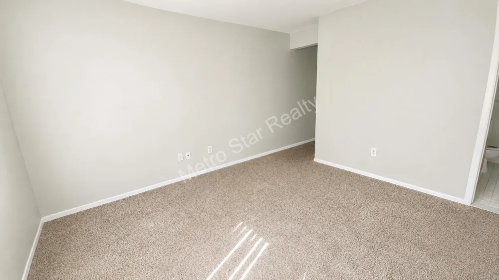 31548 Orchard Creek Farmington Hills, MI 48334