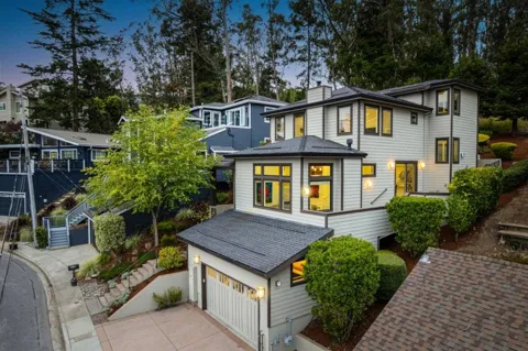374 El Granada Boulevard