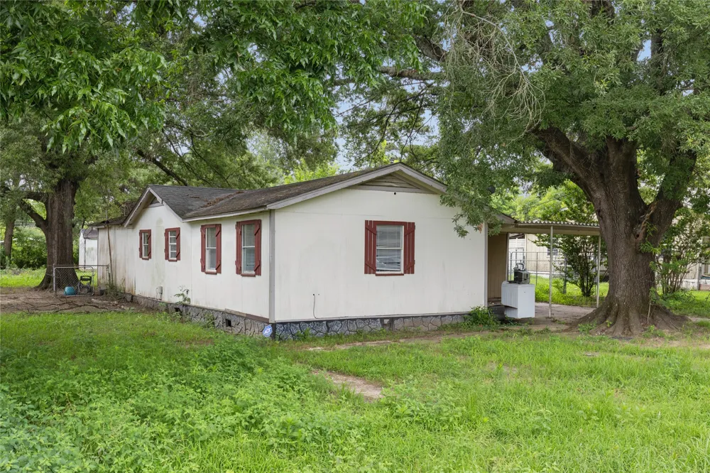 1003 Brooks New Boston, TX 75570