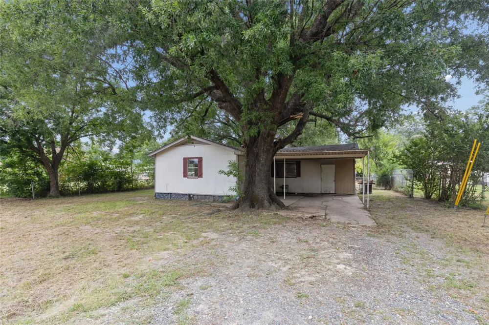 1003 Brooks New Boston, TX 75570
