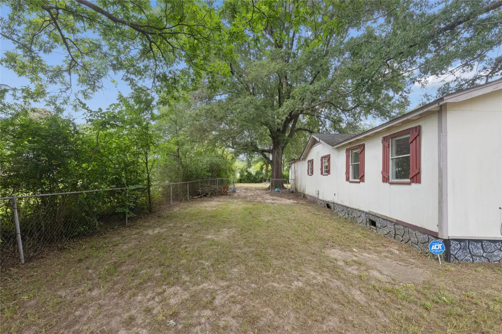 1003 Brooks New Boston, TX 75570