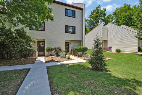 48 Wilshire Heights Dr