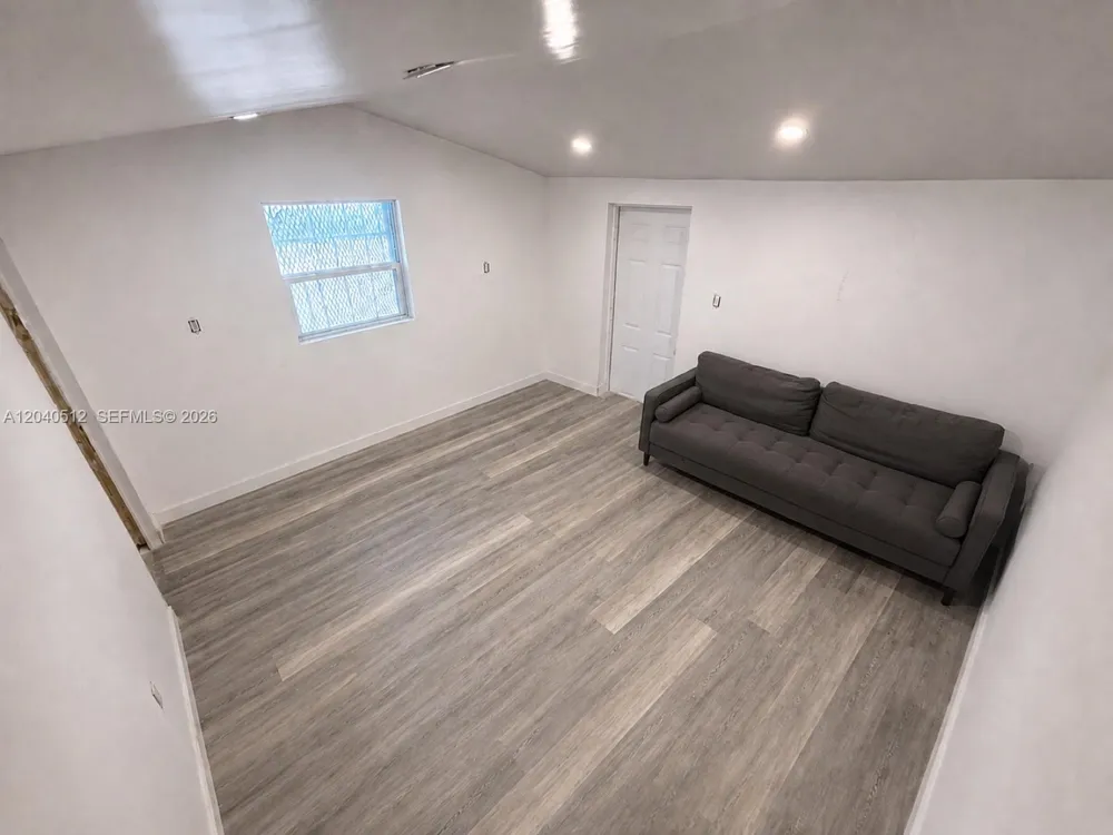 867 NW 109th St Miami, FL 33168