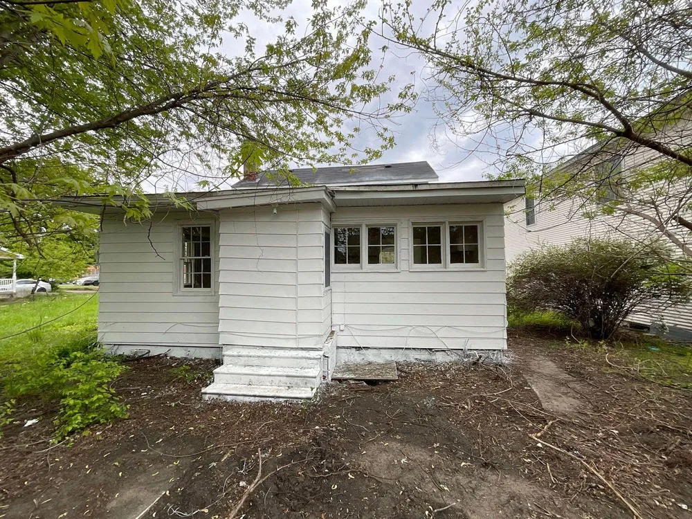 255 High Street Benton Harbor City, MI 49022
