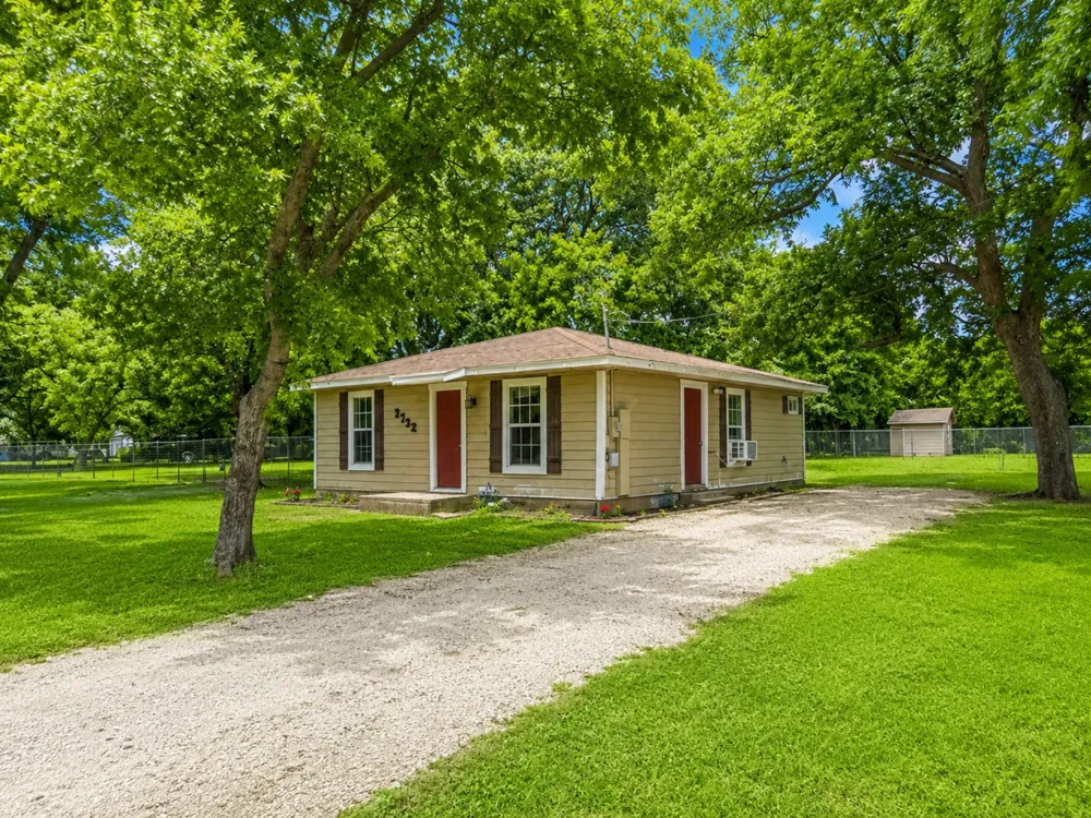 2732 W Collin Street Corsicana, TX 75110