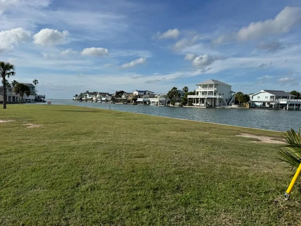 4205 Flamingo Way Jamaica Beach, TX 77554