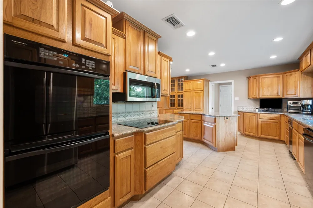 1328 Bear Creek Road Cedar Hill, TX 75104