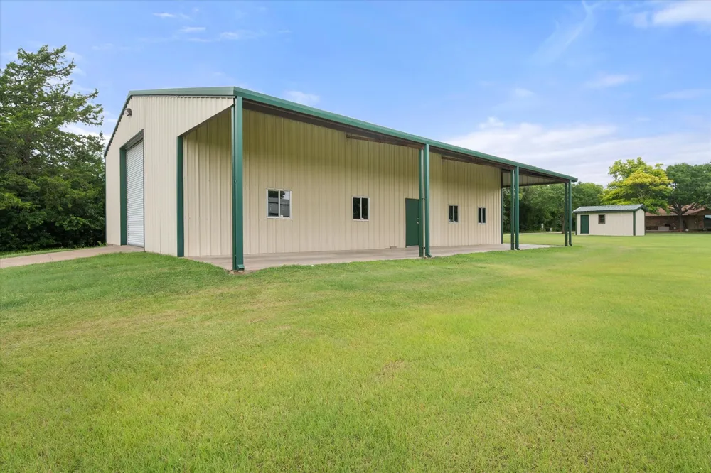 1328 Bear Creek Road Cedar Hill, TX 75104
