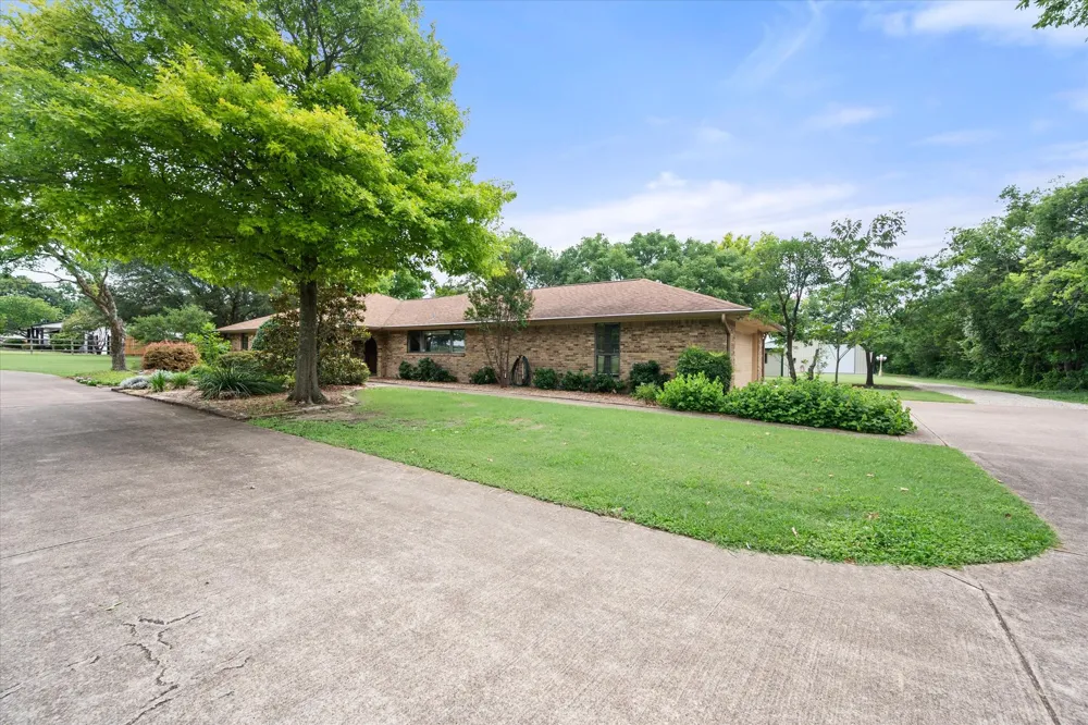 1328 Bear Creek Road Cedar Hill, TX 75104