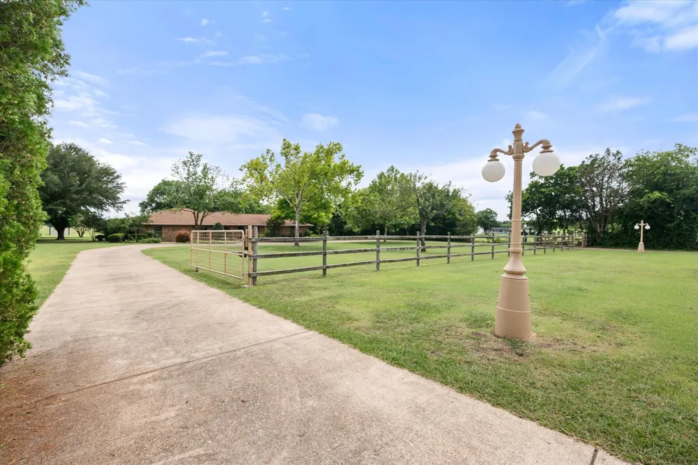 1328 Bear Creek Road Cedar Hill, TX 75104